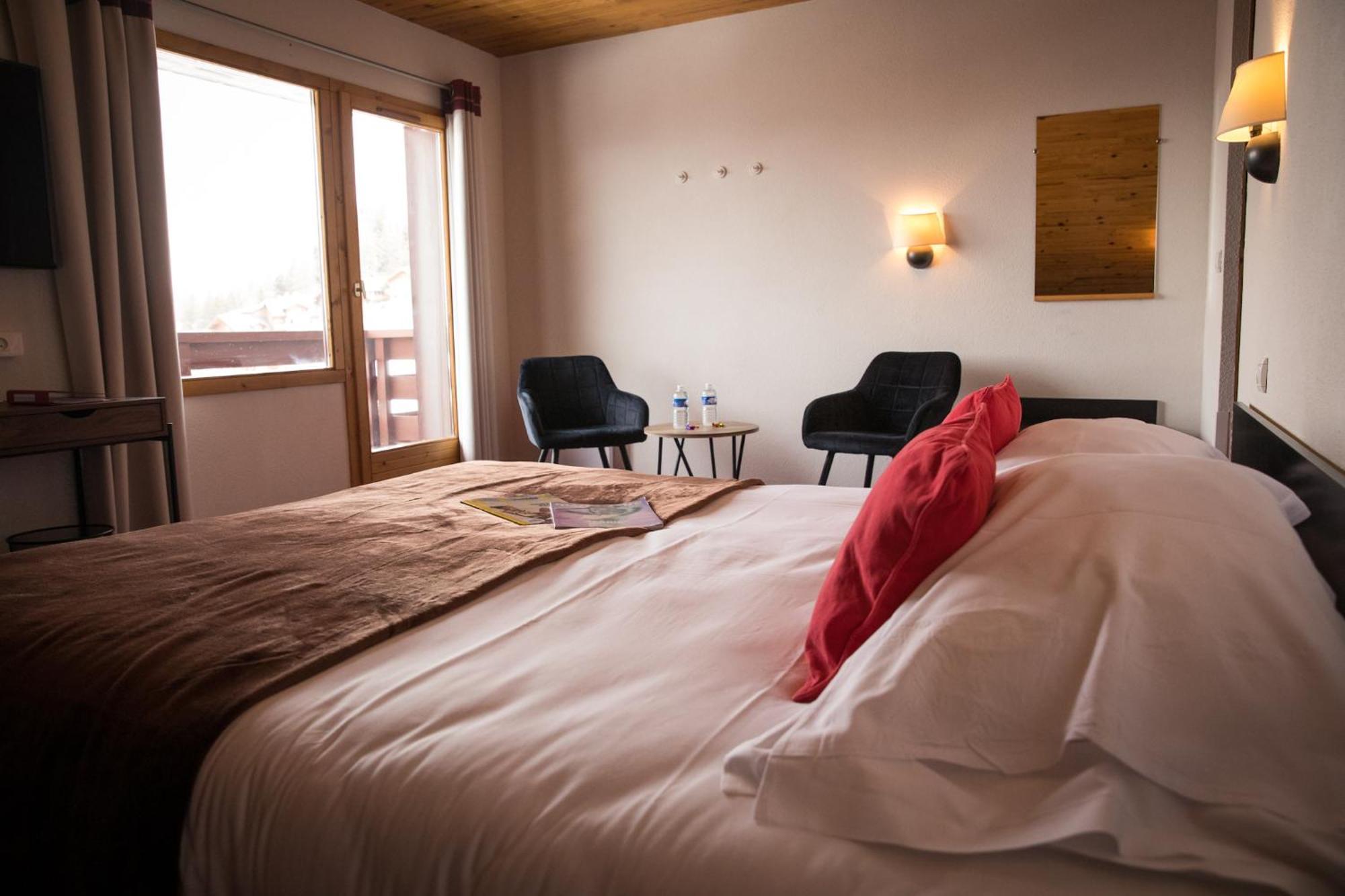Hotel Emeraude เปเซย์-น็องครัวซ์ ภายนอก รูปภาพ